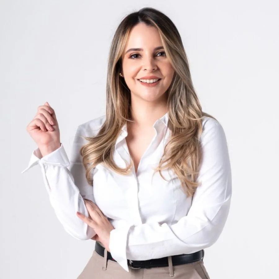 DIANA SIGUENZA 900PX
